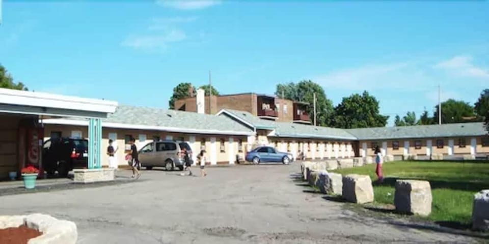 Parkway Motel Resort in London