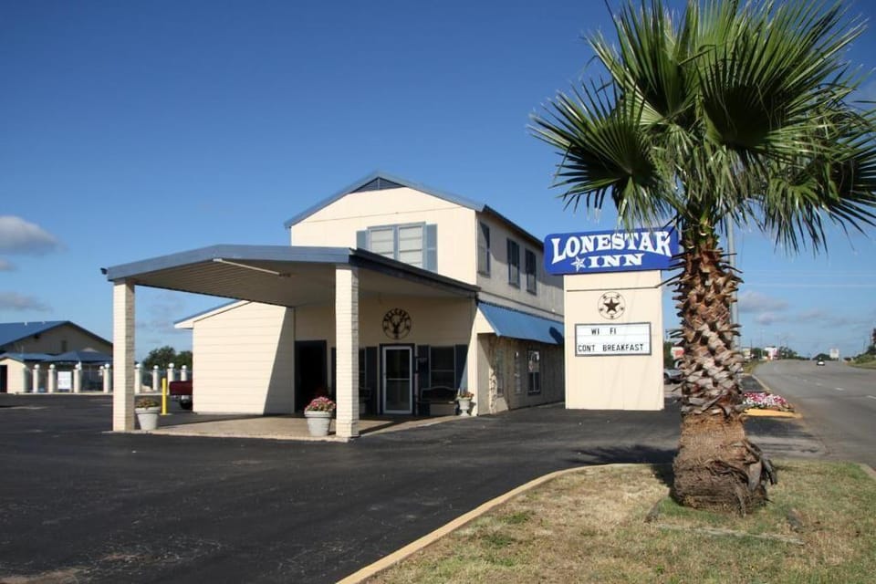 Lone Star Inn Llano Hotel in Llano