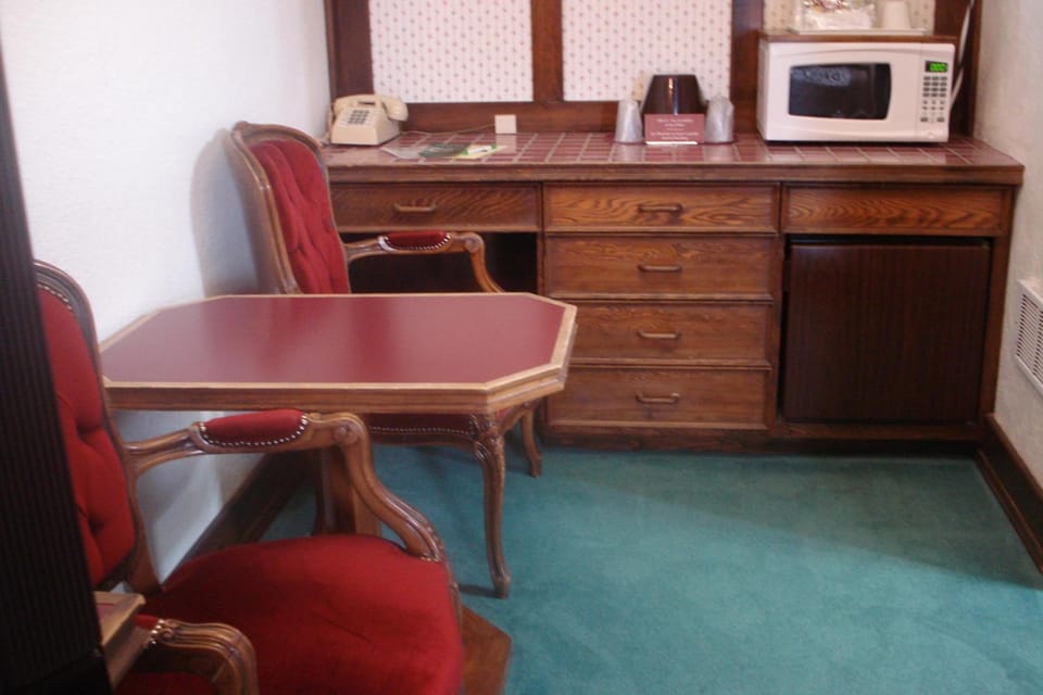 Sequim West Inn Cottages Hotel in Sequim