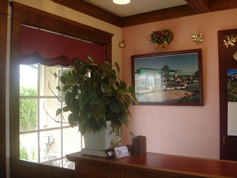 Sequim West Inn Cottages Hotel in Sequim