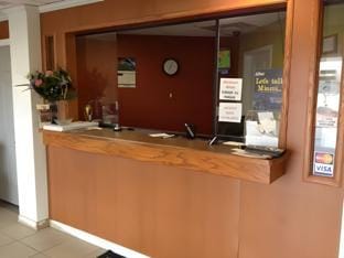 Deluxe Inn & Suites Hotel in Ozark Mountains