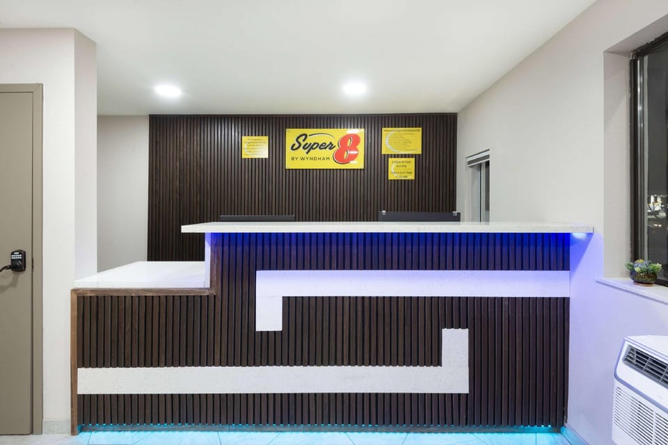 Super 8 By Wyndham Charlottesville Hotel in Shenandoah Valley