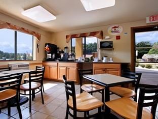 Super 8 By Wyndham Charlottesville Hotel in Shenandoah Valley