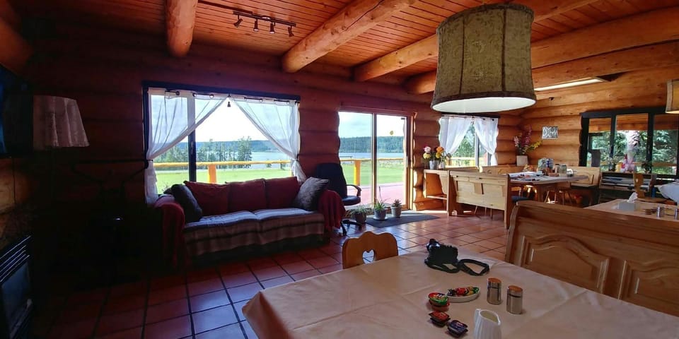 Cariboo Log Guest House Resort in British Columbia
