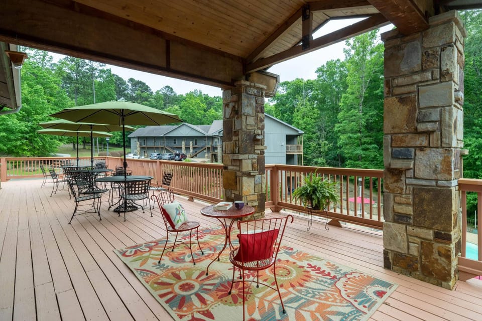 Los Lagos at Hot Springs Village a Ramada by Wyndham Hotel in Garland County