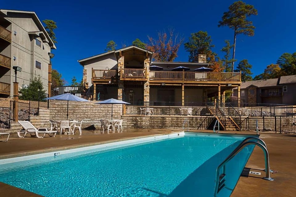 Los Lagos at Hot Springs Village a Ramada by Wyndham Hotel in Garland County