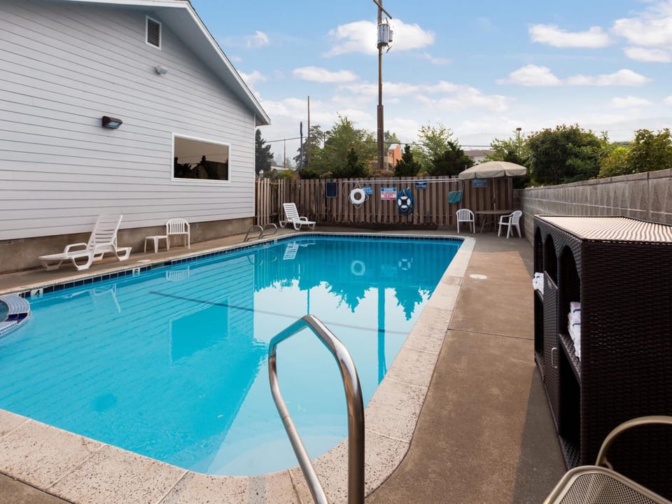 Red Lion Inn and Suites Grants Pass Resort in Grants Pass