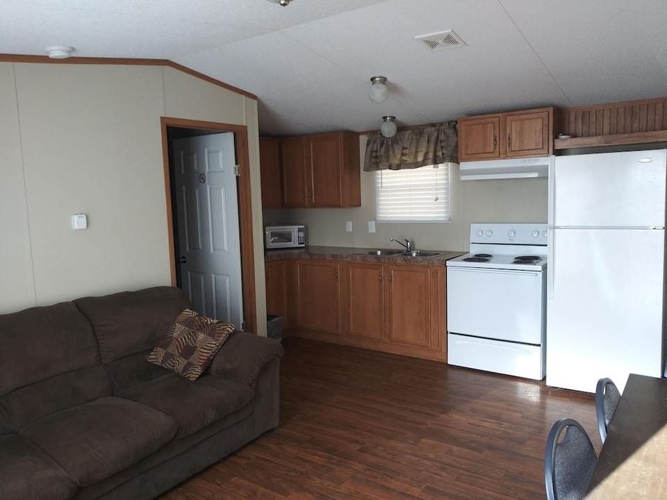 Cotulla Mobile Home Hotel in Cotulla