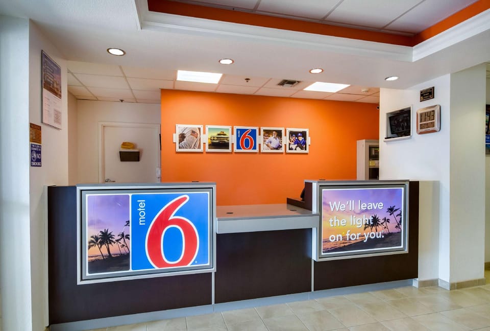Motel 6 Lemoore Hotel in Sierra Nevada