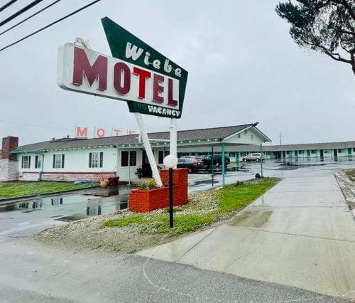 Wiebe Motel Resort in Hollister