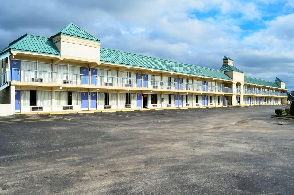 Motel 6 Pulaski, TN Hotel in Tennessee