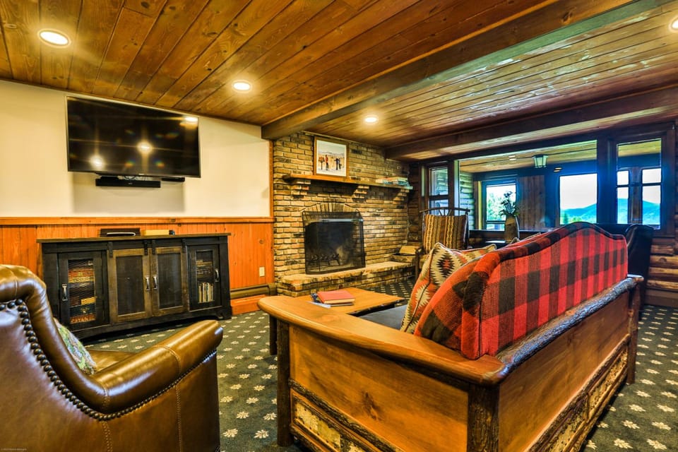 Garnet Hill Lodge Resort in Indian Lake