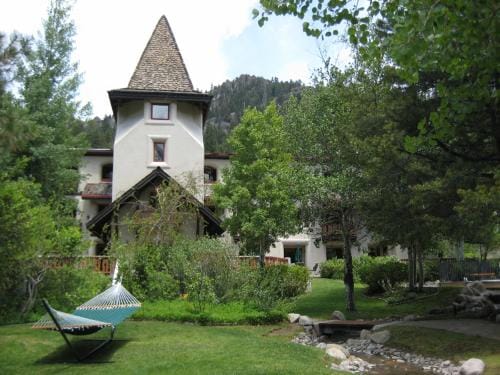 GetAways at Olympic Village Inn Hotel in Palisades Tahoe (Olympic Valley)