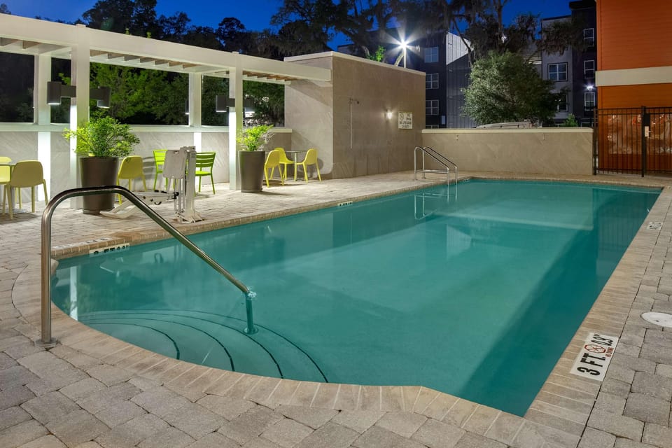 Swimming pool