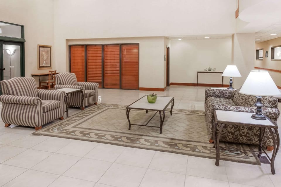 Wingate by Wyndham Peoria Hotel in Peoria
