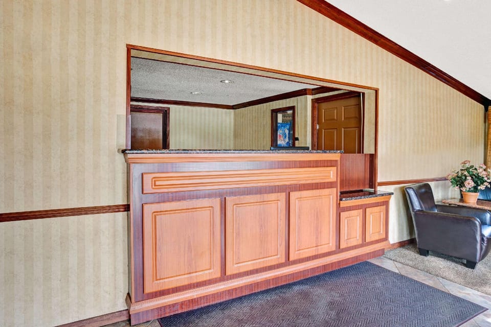 Inn Madison Heights, MI Resort in Madison Heights