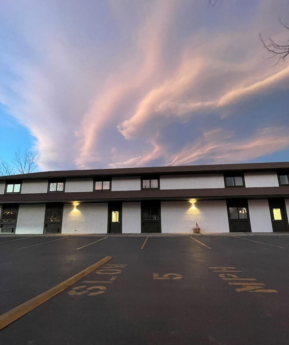 The Scout Inn Resort in Cody