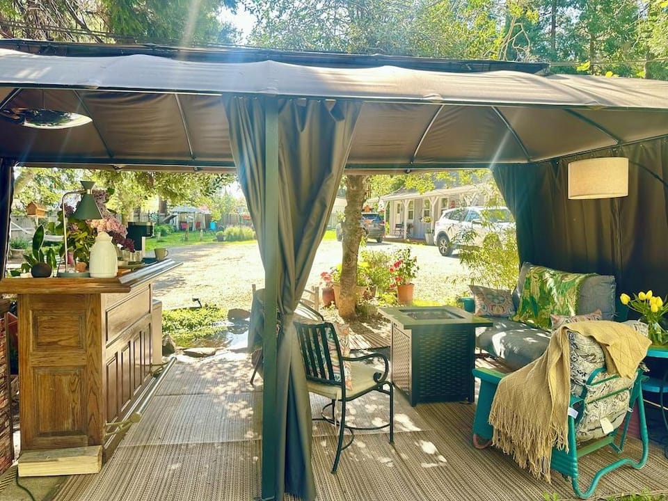 The Pines Motel and Cottages Resort in Grass Valley
