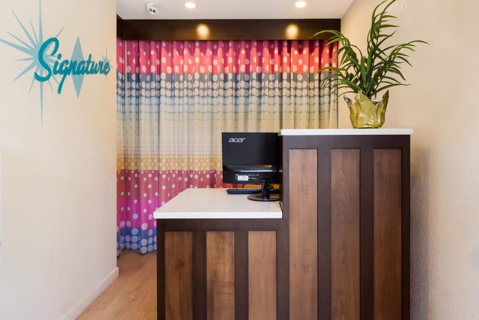 Signature Inn Oakland Resort in Temescal