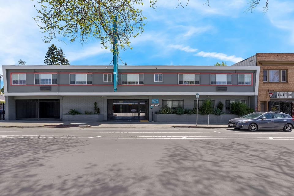 Signature Inn Oakland Resort in Temescal