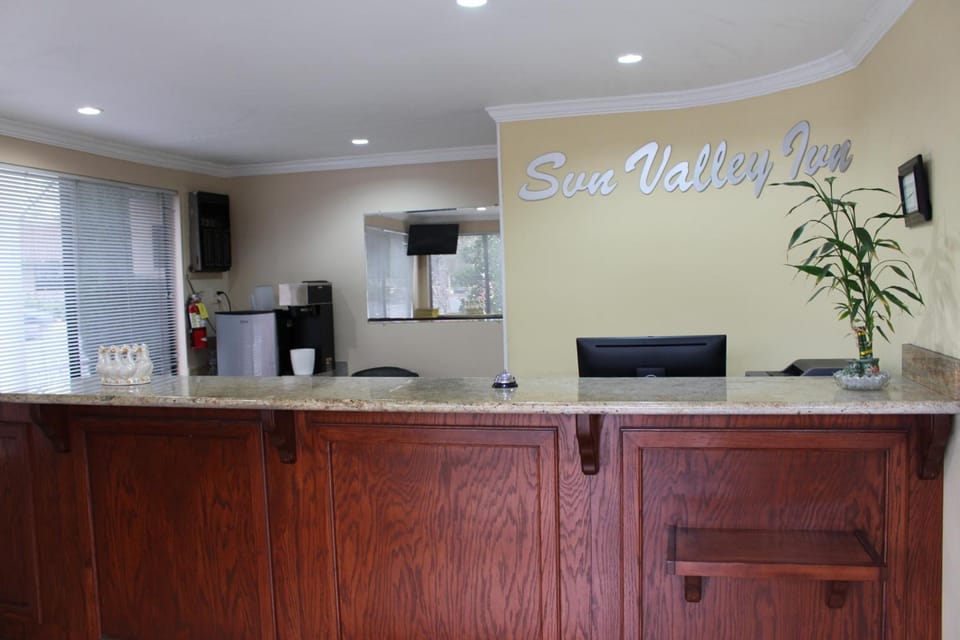 Sun Valley Inn Hotel in Pleasant Hill