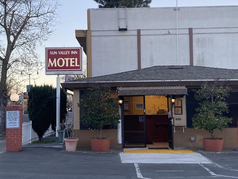 Sun Valley Inn Inn in Pleasant Hill