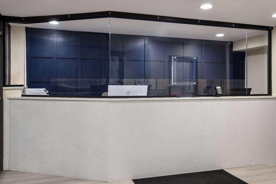 Travelodge by Wyndham Manhasset Hotel in Manhasset