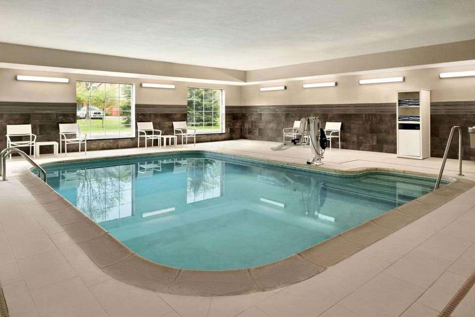 Country Inn & Suites by Radisson, Novi, MI Hotel in Farmington Hills