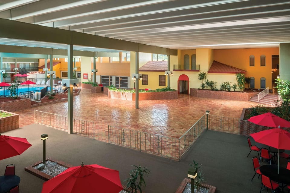 Ramada by Wyndham Indiana Hotel in Allegheny River