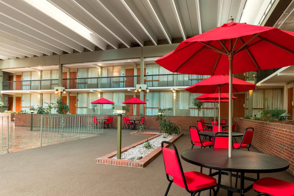 Ramada by Wyndham Indiana Hotel in Allegheny River