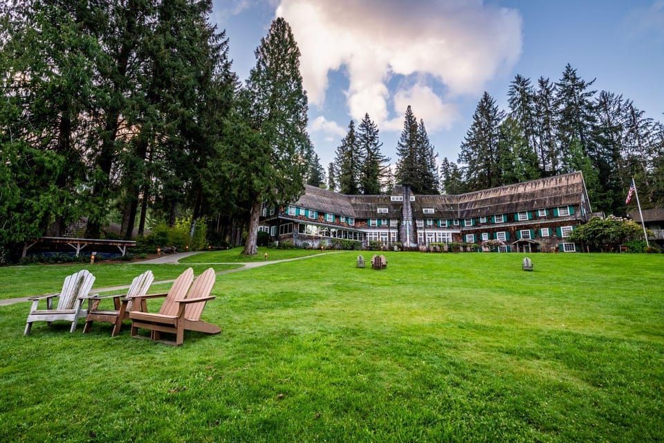 Lake Quinault Lodge Hotel in Washington