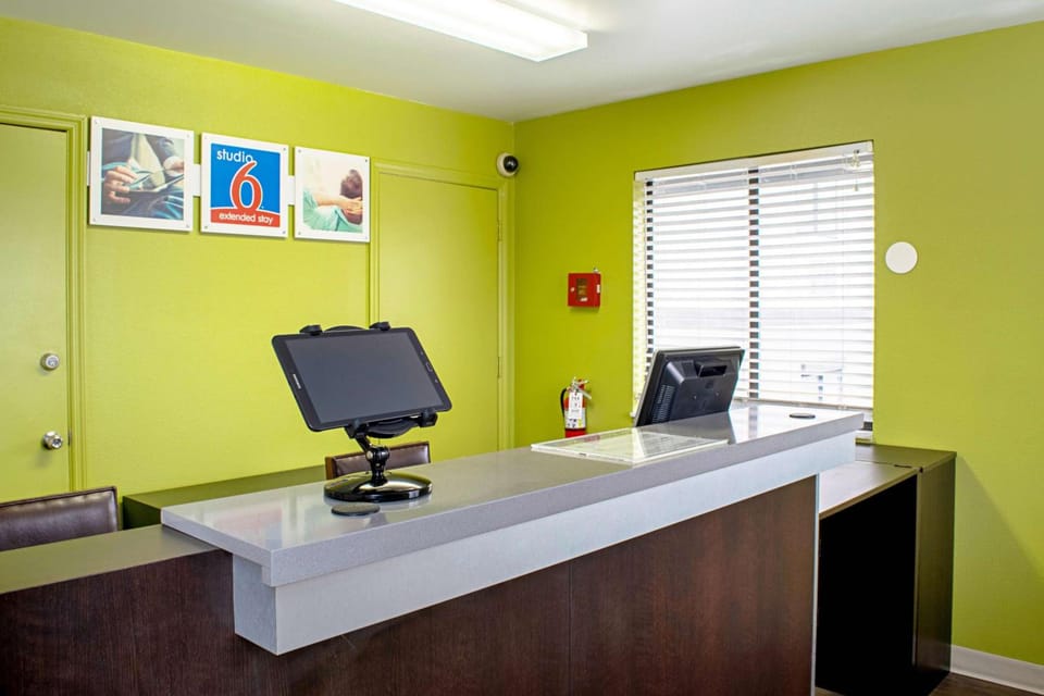 Crossland Economy Studios - Cincinnati/Springdale/Tri-County Mall Hotel in Sharonville