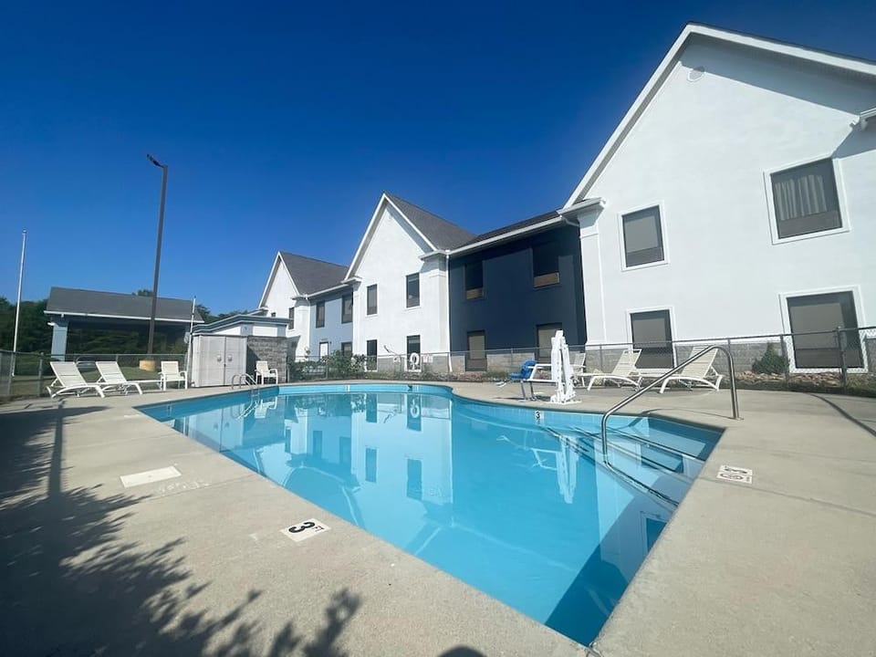 Grand Vista Hotel & Suites Motel in Tennessee