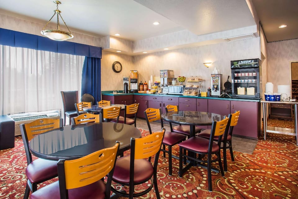 Days Inn by Wyndham Seattle Aurora Hotel in Shoreline