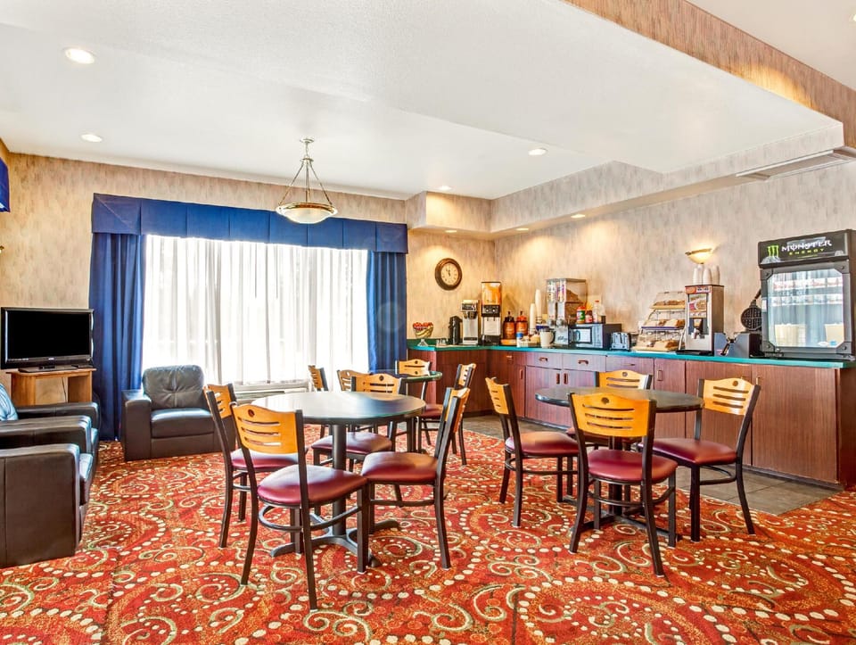 Days Inn by Wyndham Seattle Aurora Hotel in Shoreline