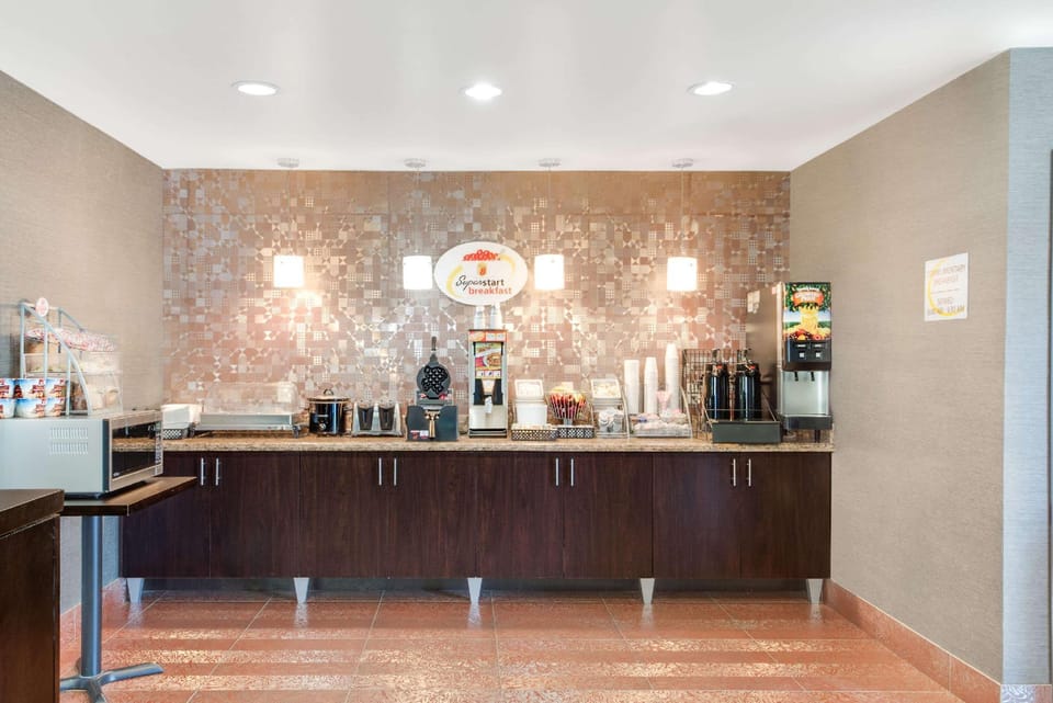 Super 8 By Wyndham Cotulla Tx Hotel in Cotulla
