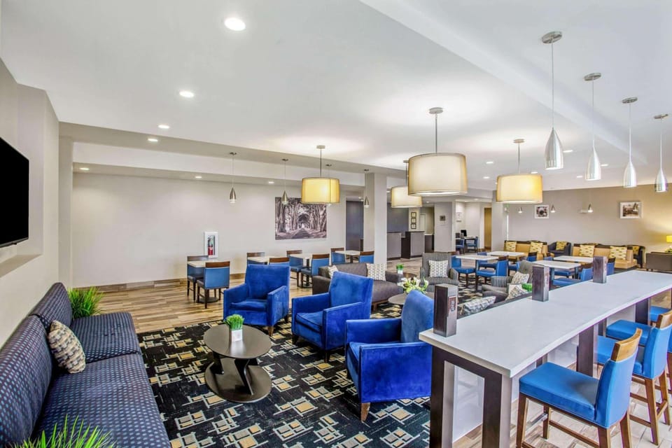 La Quinta Inn & Suites by Wyndham Karnes City - Kenedy Hotel in Rio Grande