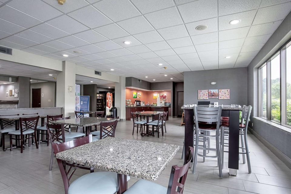 Quality Inn Holly Springs South Hotel in Mississippi