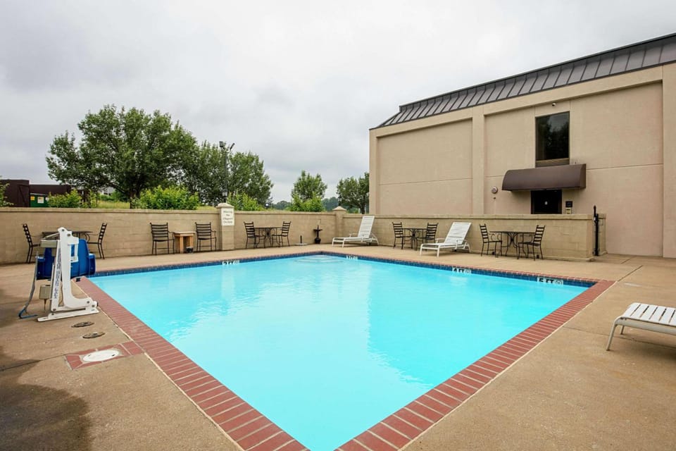 Quality Inn Holly Springs South Hotel in Mississippi