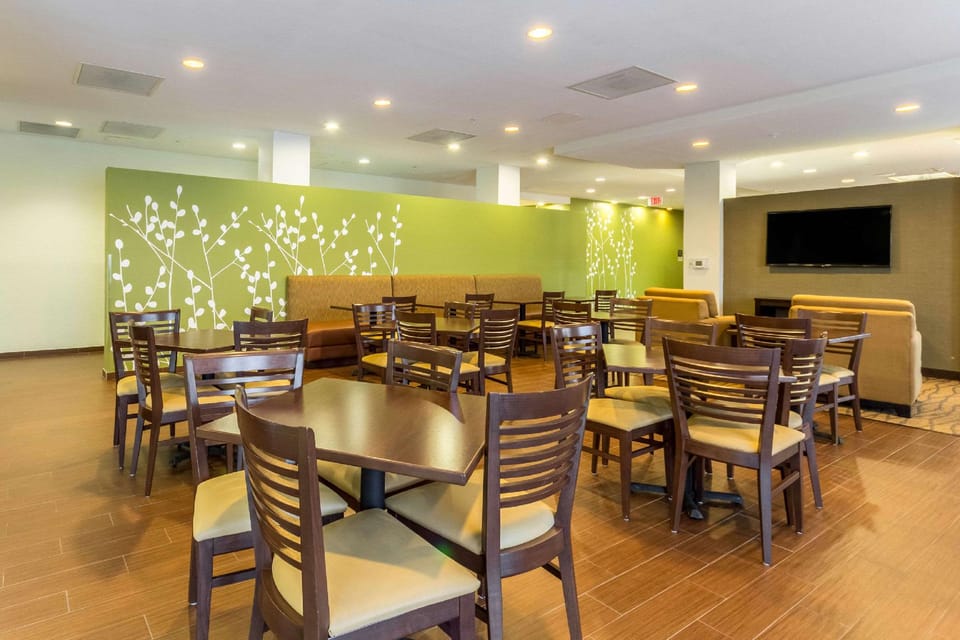 Sleep Inn & Suites Jourdanton - Pleasanton Hotel in Rio Grande
