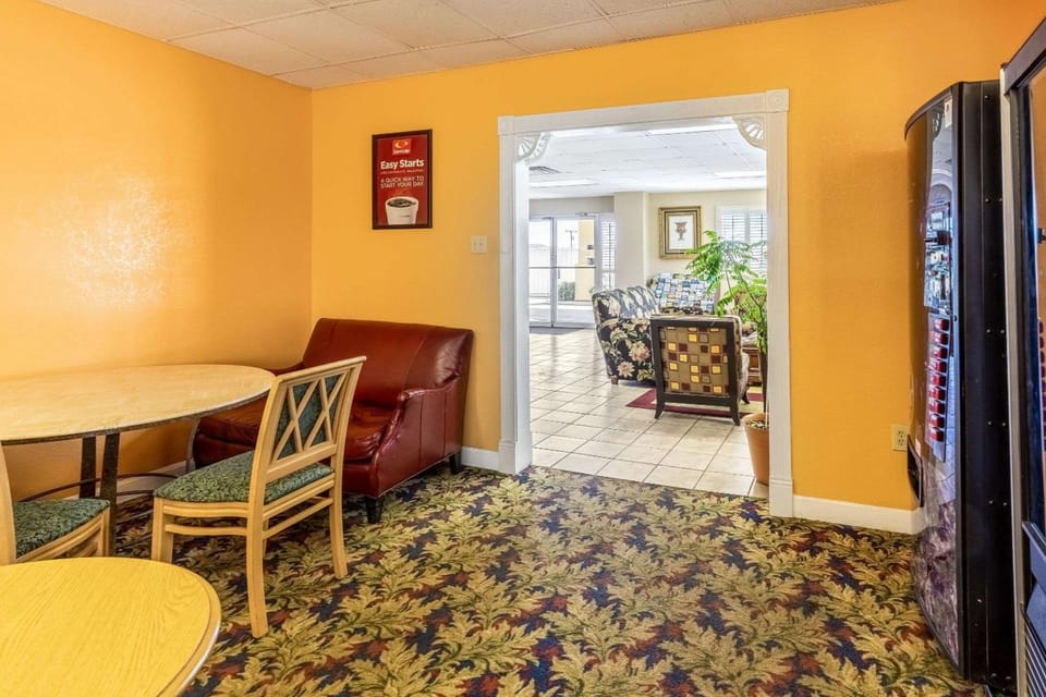 Econo Lodge Knoxville West - Turkey Creek Hotel in Farragut
