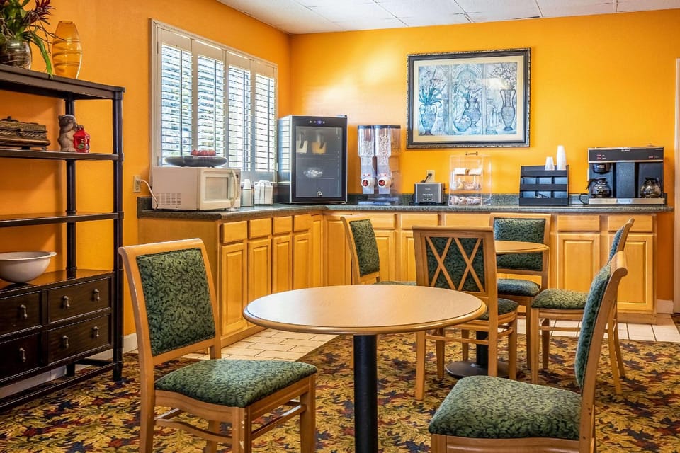 Econo Lodge Knoxville West - Turkey Creek Hotel in Farragut