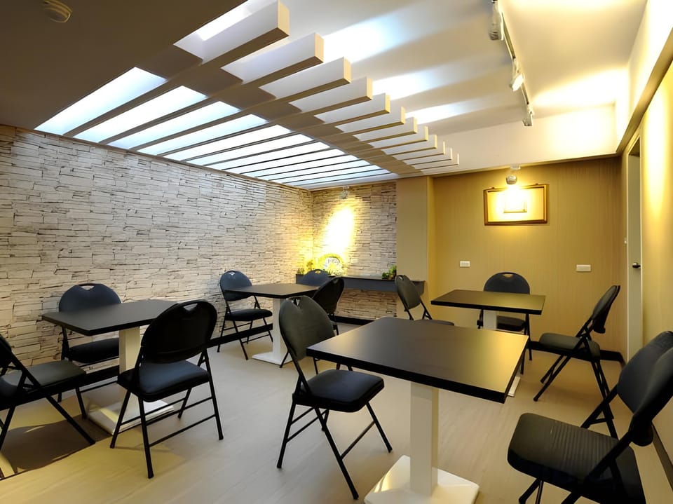 Just Live Inn-Taipei Station Hotel in Taipei City