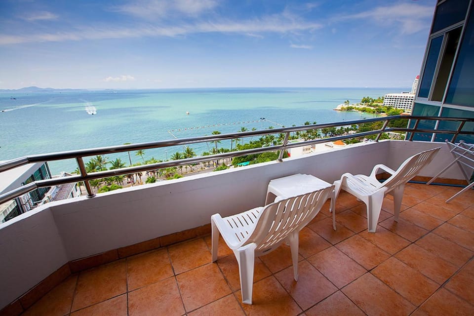 Markland Beach View Hotel in Pattaya City
