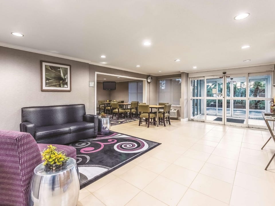 La Quinta Inn & Suites by Wyndham Naples East (I-75) Hotel in Collier County