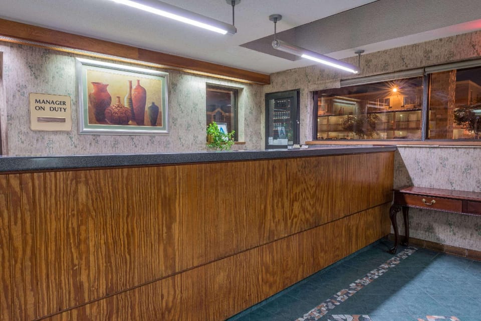 Quality Inn & Suites Louisville East Hotel in Hurstbourne