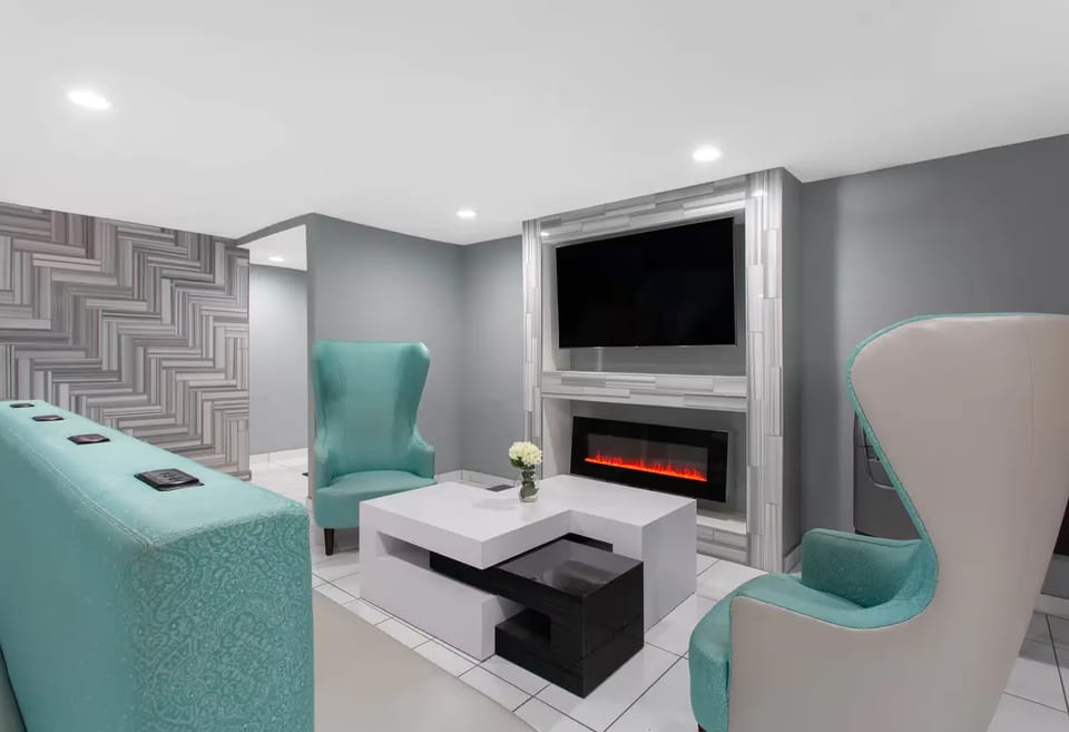 Clarion Pointe Hotel in Charlotte