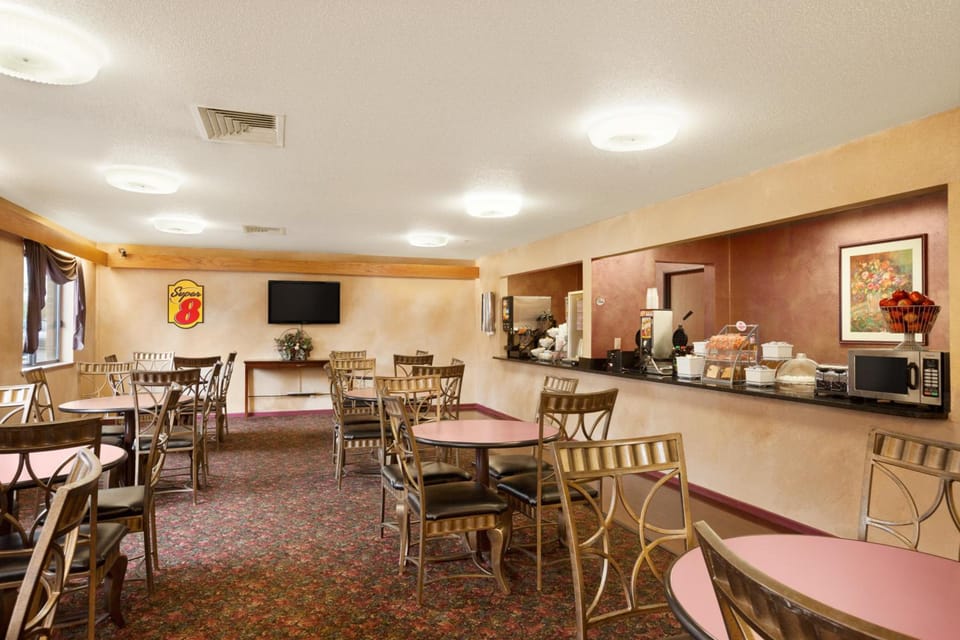 Shared lounge/TV area