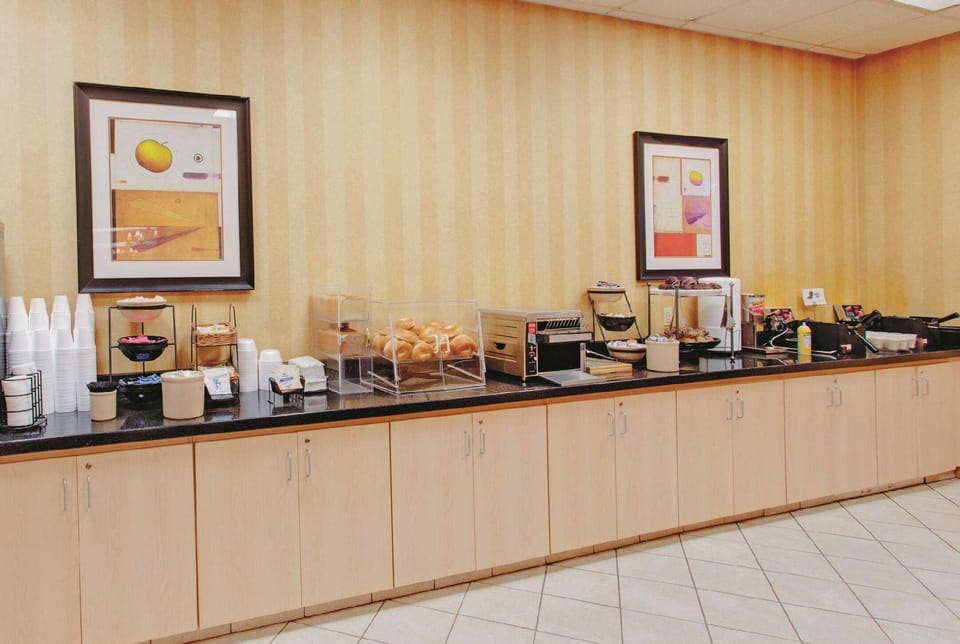 Ramada by Wyndham Fairfield NJ Hotel in Wayne