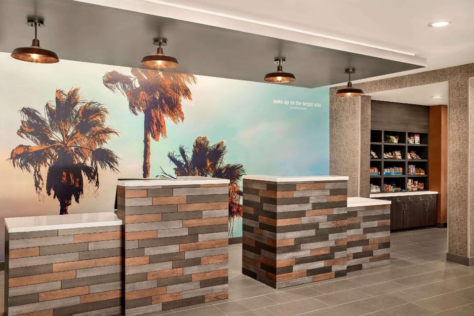 LaQuinta Inn & Suites by Wyndham San Bernardino Hotel in Colton